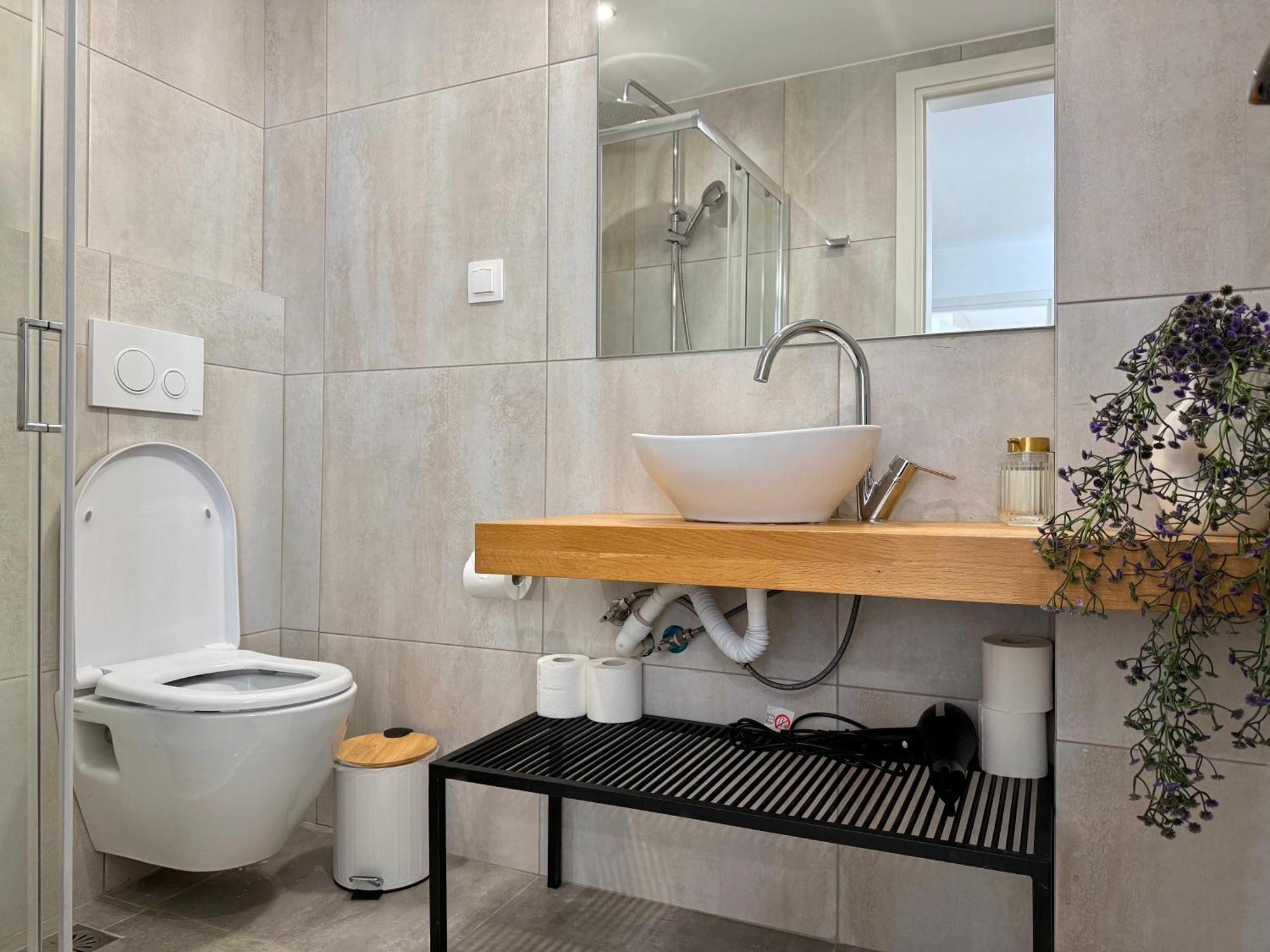 Apartment Th0 Futuristic Luxury Two Bedrooms With High-tech Amenities *