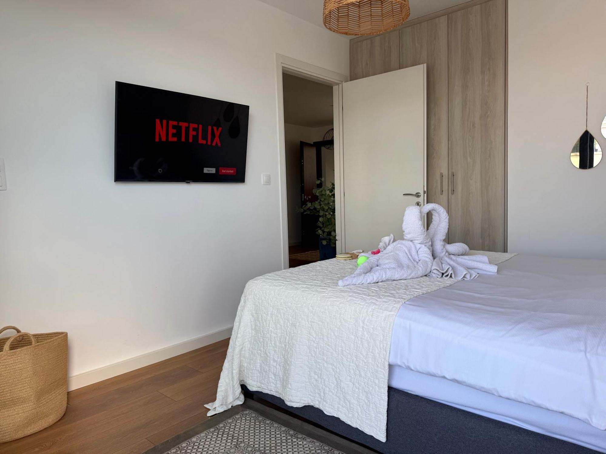 Th0 Futuristic Luxury Two Bedrooms With High-tech Amenities *