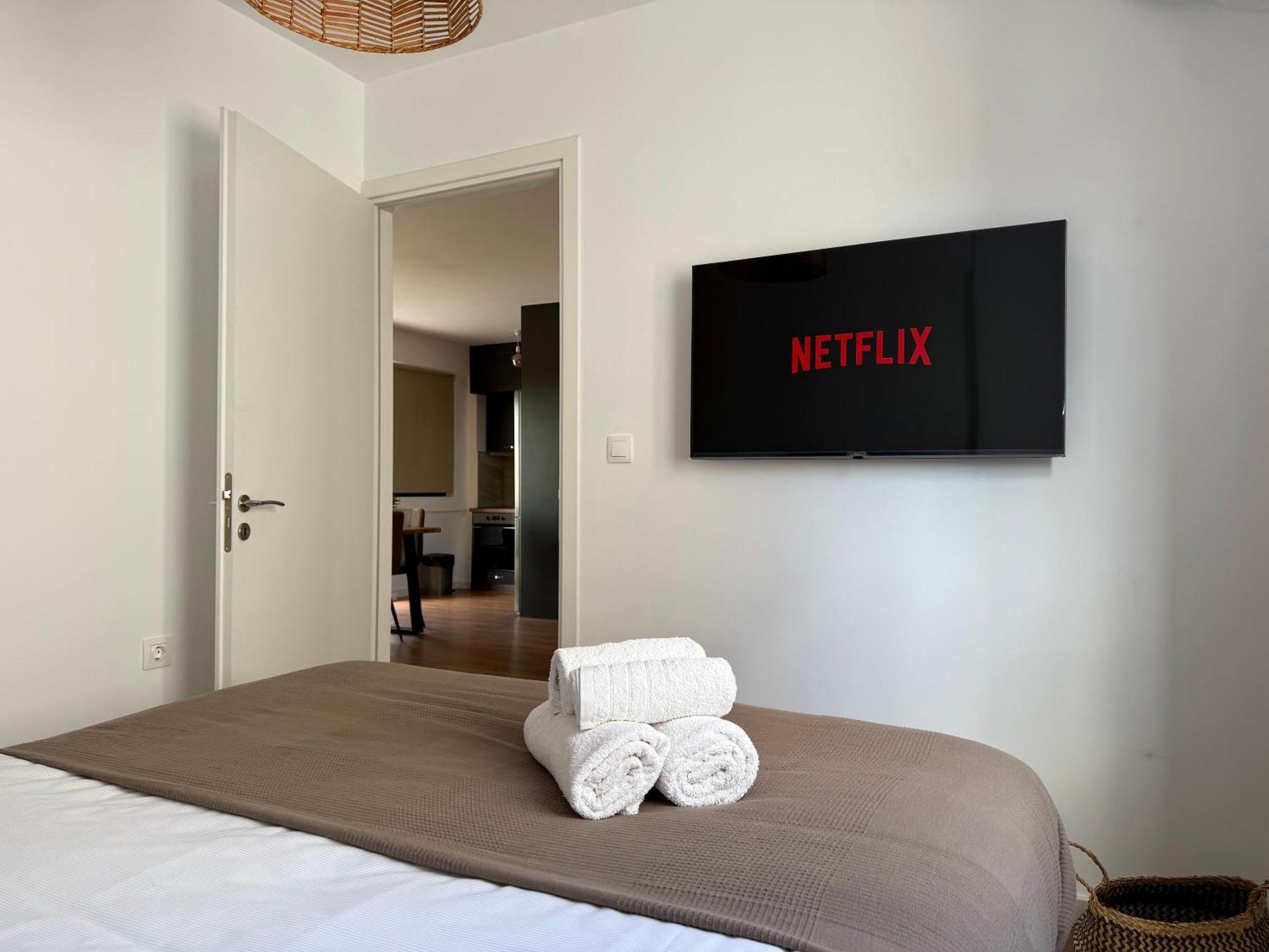 Th0 Futuristic Luxury Two Bedrooms With High-tech Amenities