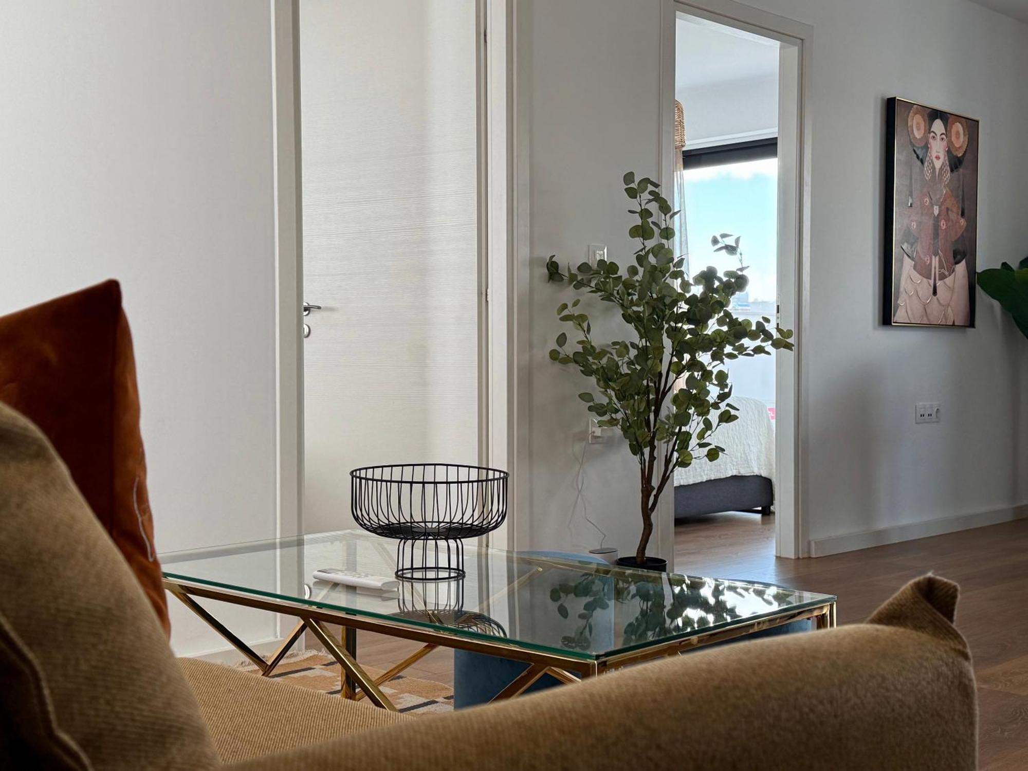 Th0 Futuristic Luxury Two Bedrooms With High-tech Amenities Apartment