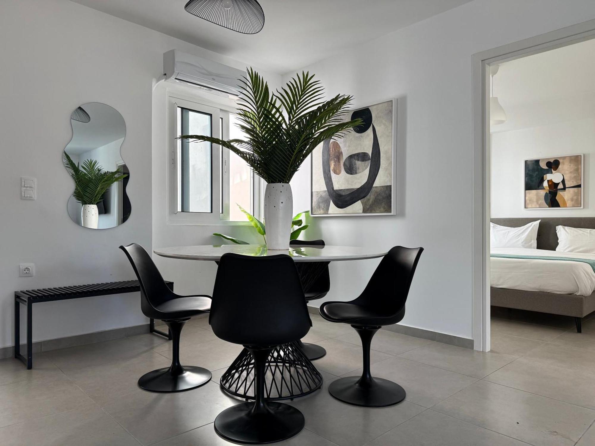 Th0 Futuristic Luxury Two Bedrooms With High-tech Amenities