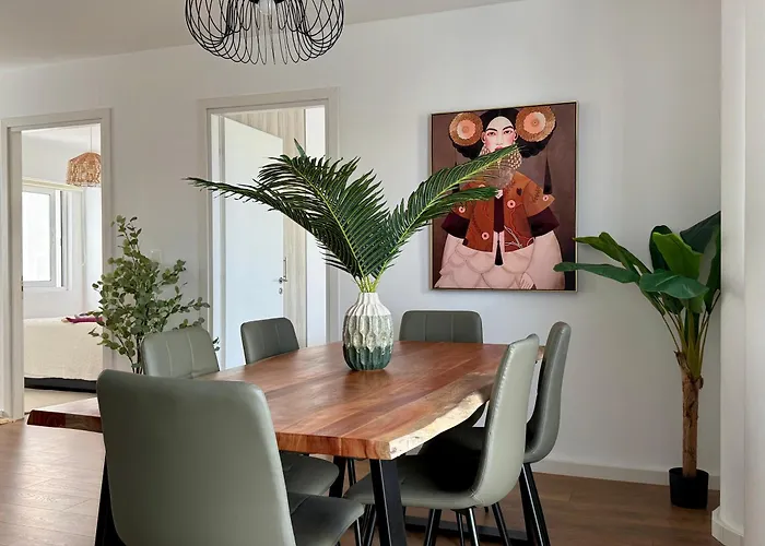 Th0 Futuristic Luxury Two Bedrooms Apartments With High-Tech Amenities
