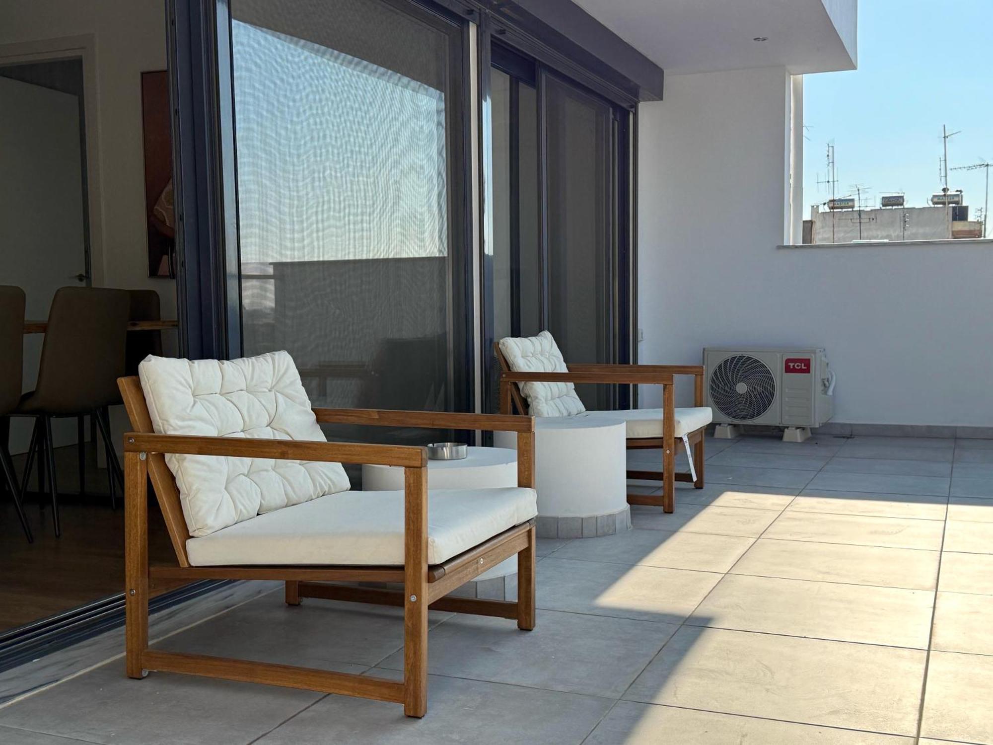 Th0 Futuristic Luxury Two Bedrooms With High-tech Amenities *
