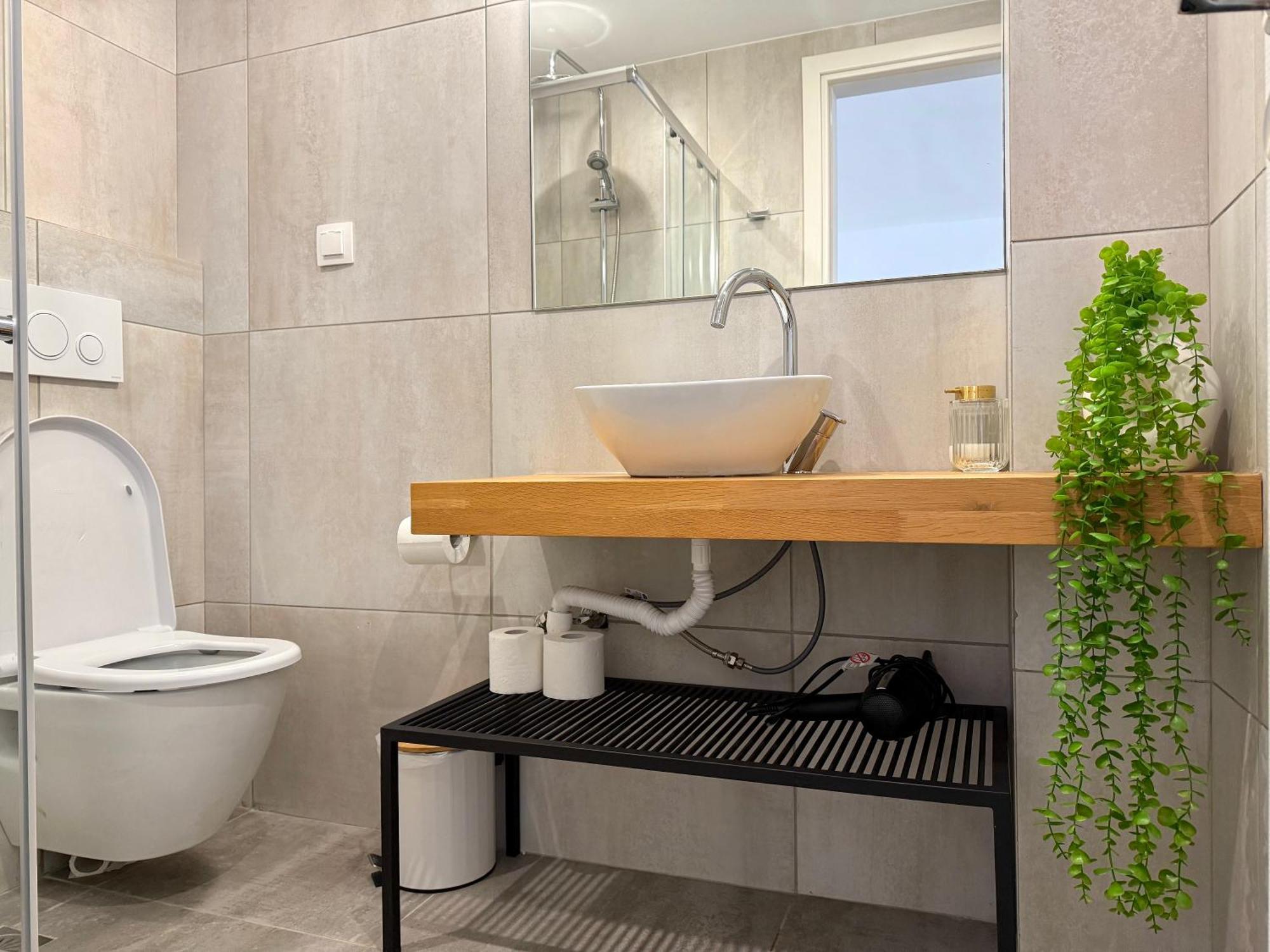 Th0 Futuristic Luxury Two Bedrooms With High-tech Amenities *