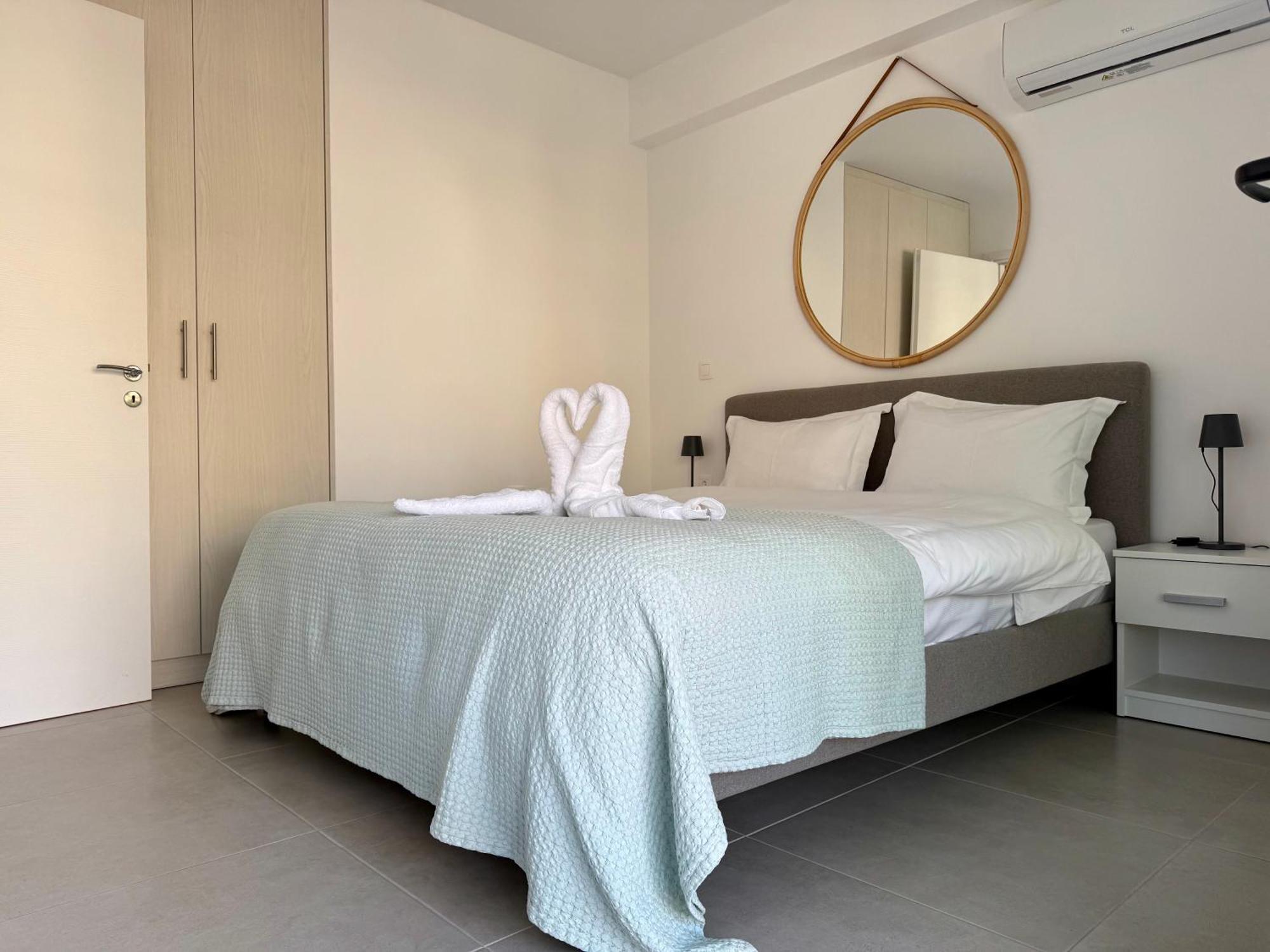Th0 Futuristic Luxury Two Bedrooms With High-tech Amenities Apartment