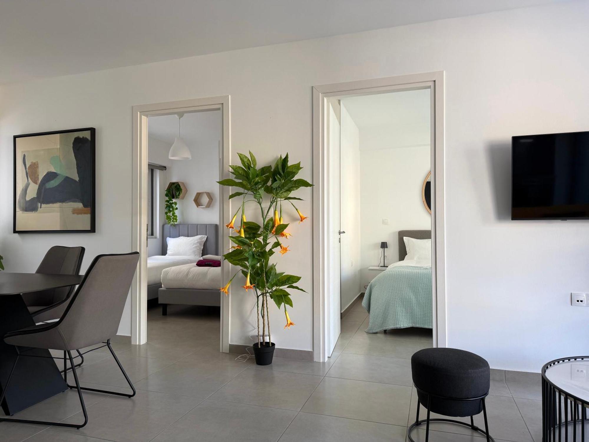 Th0 Futuristic Luxury Two Bedrooms With High-tech Amenities *
