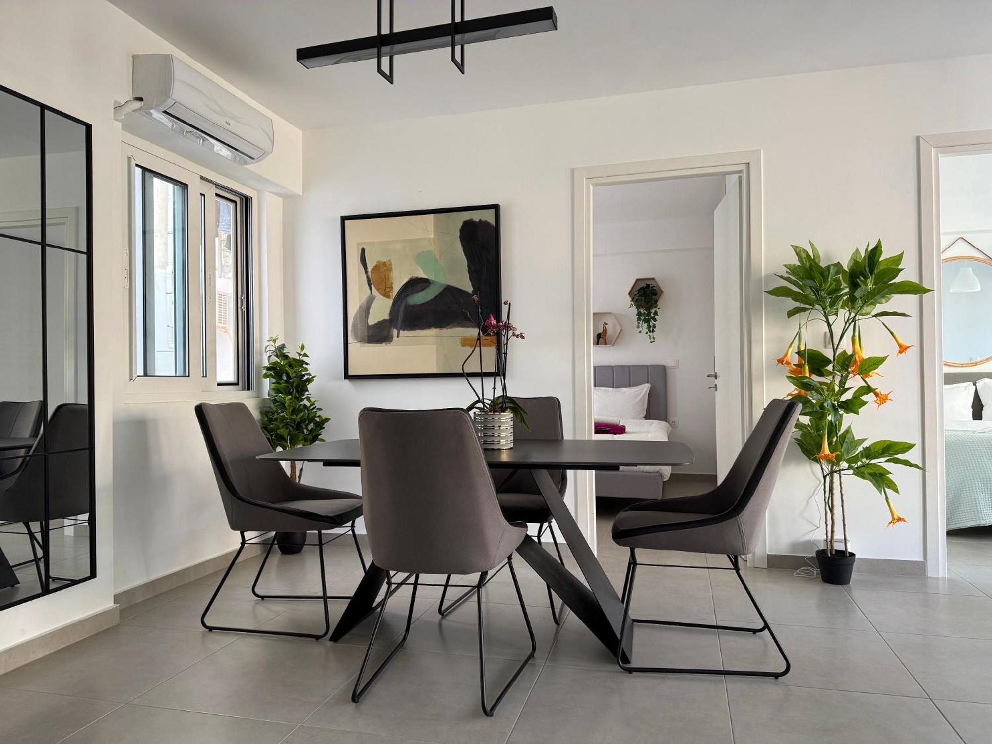 Th0 Futuristic Luxury Two Bedrooms With High-tech Amenities Apartment *